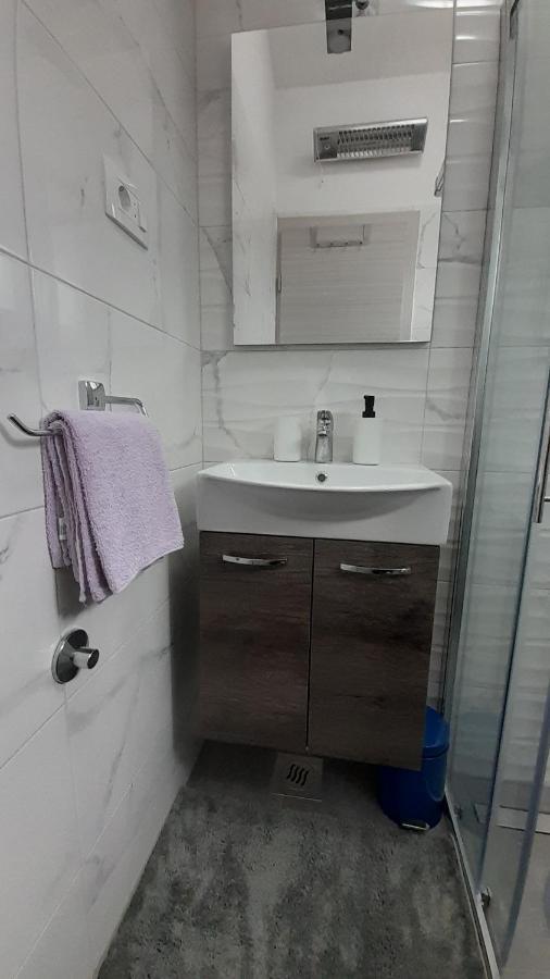 Studio B&P Kastela Luaran gambar