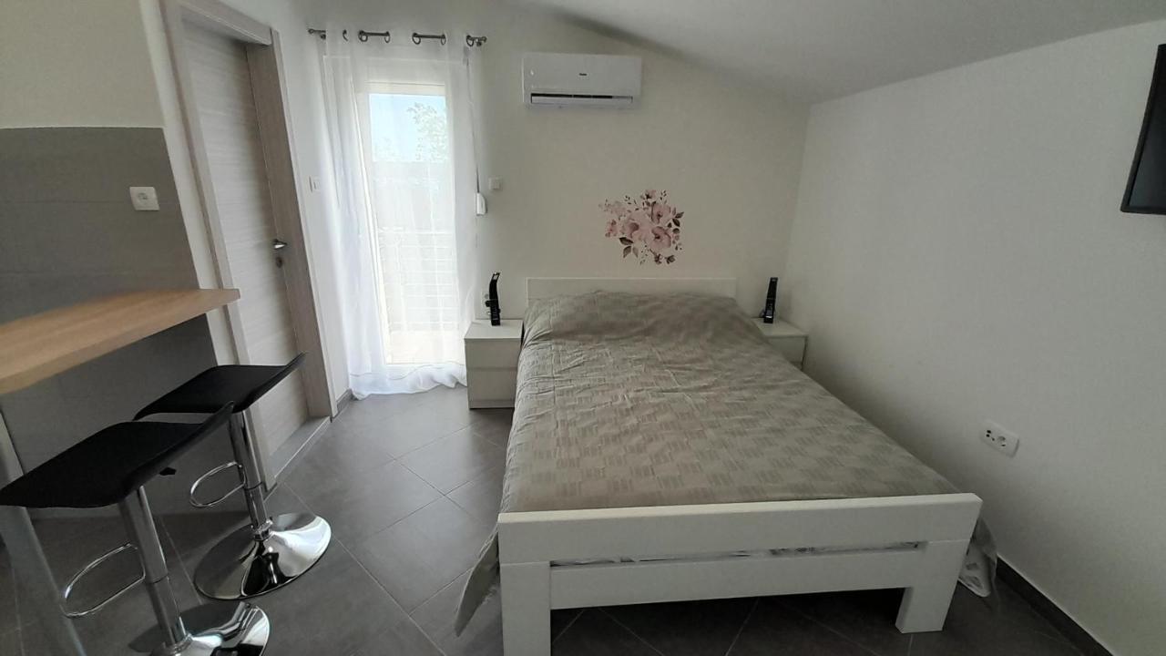 Studio B&P Kastela Luaran gambar